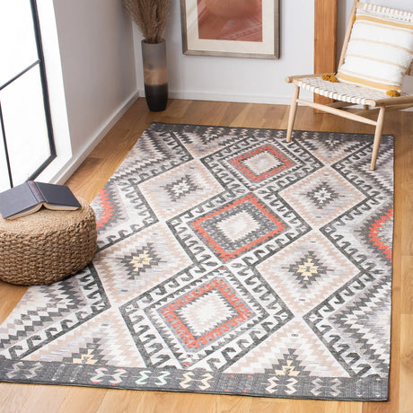 Safavieh Marbella 4'-0" x 6'-0" Rug in Grey / Chocolate
