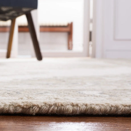 Safavieh Metro 4'-0" x 6'-0" Rug in Ivory / Beige