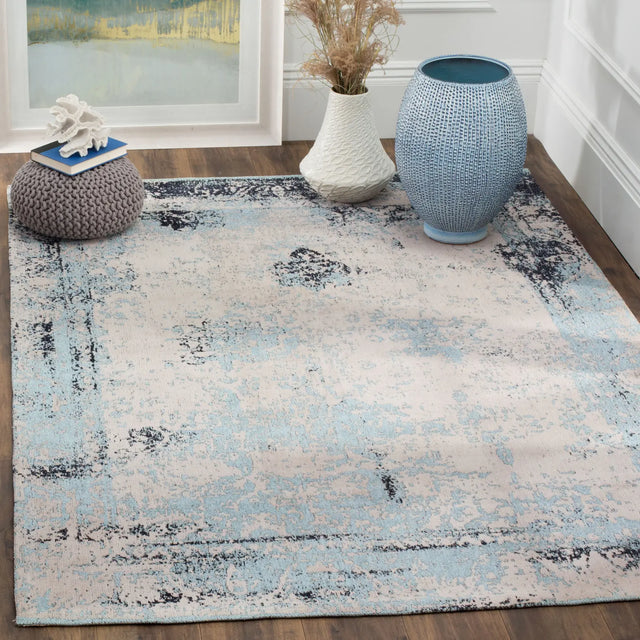 Safavieh Classic Vintage 5'-0" x 8'-0" Rug in Blue