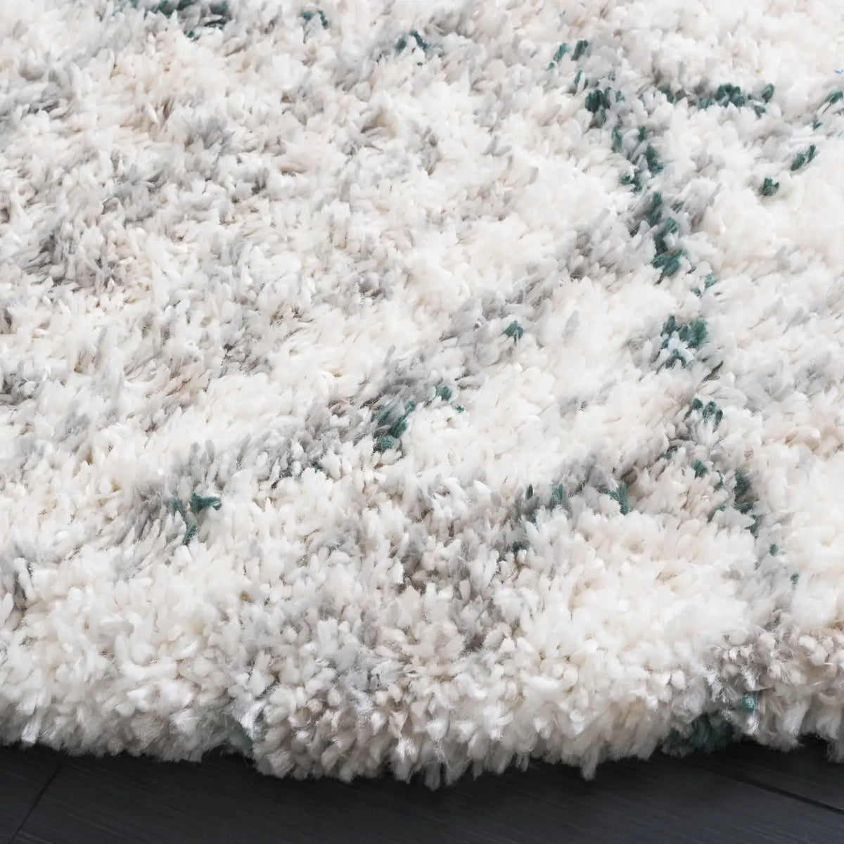Safavieh Fontana Shag  800 6'-7" x 6'-7" Rug in Green / Ivory