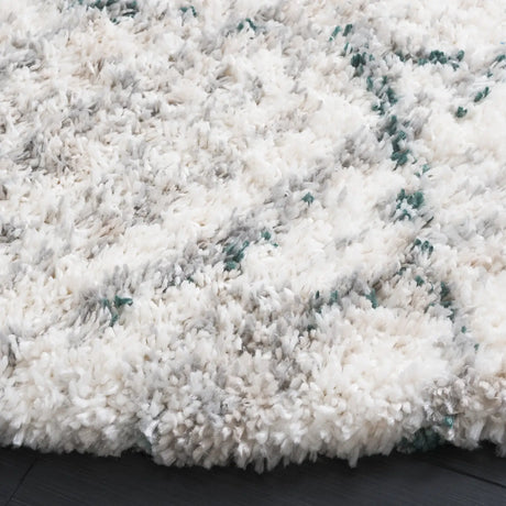 Safavieh Fontana Shag  800 6'-7" x 6'-7" Rug in Green / Ivory