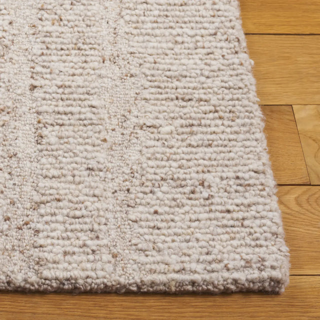 Safavieh Harvest 4'-0" x 6'-0" Rug in Beige