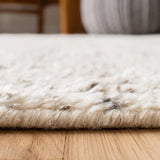 Safavieh Casablanca 5'-0" x 8'-0" Rug in Beige