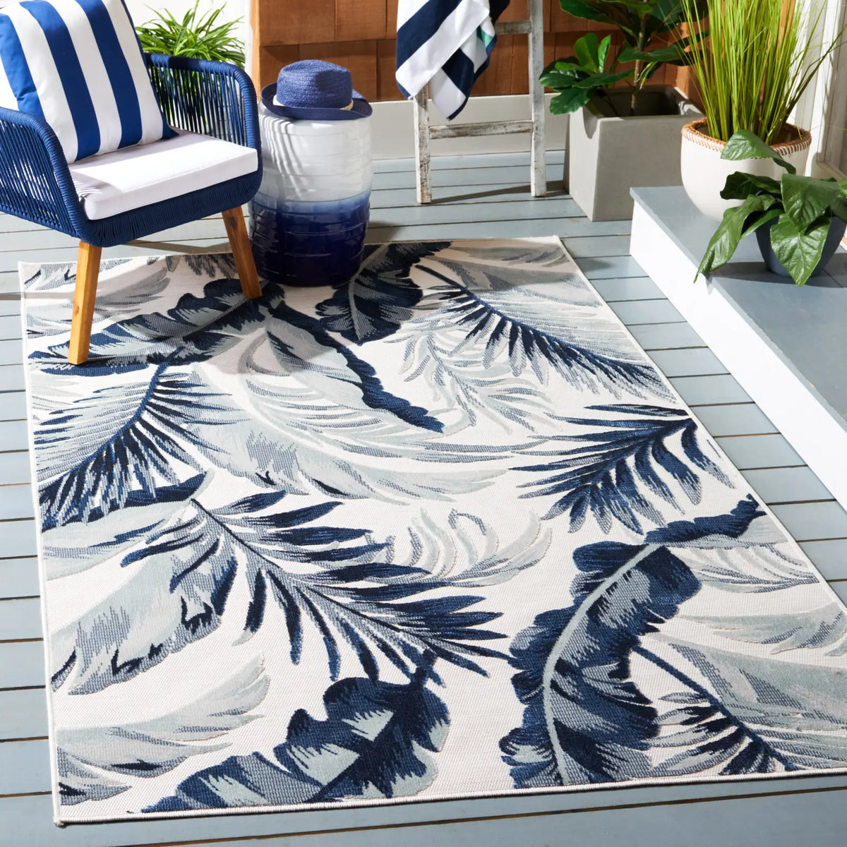 Safavieh Cabana 4'-0" x 6'-0" Rug in Ivory / Navy