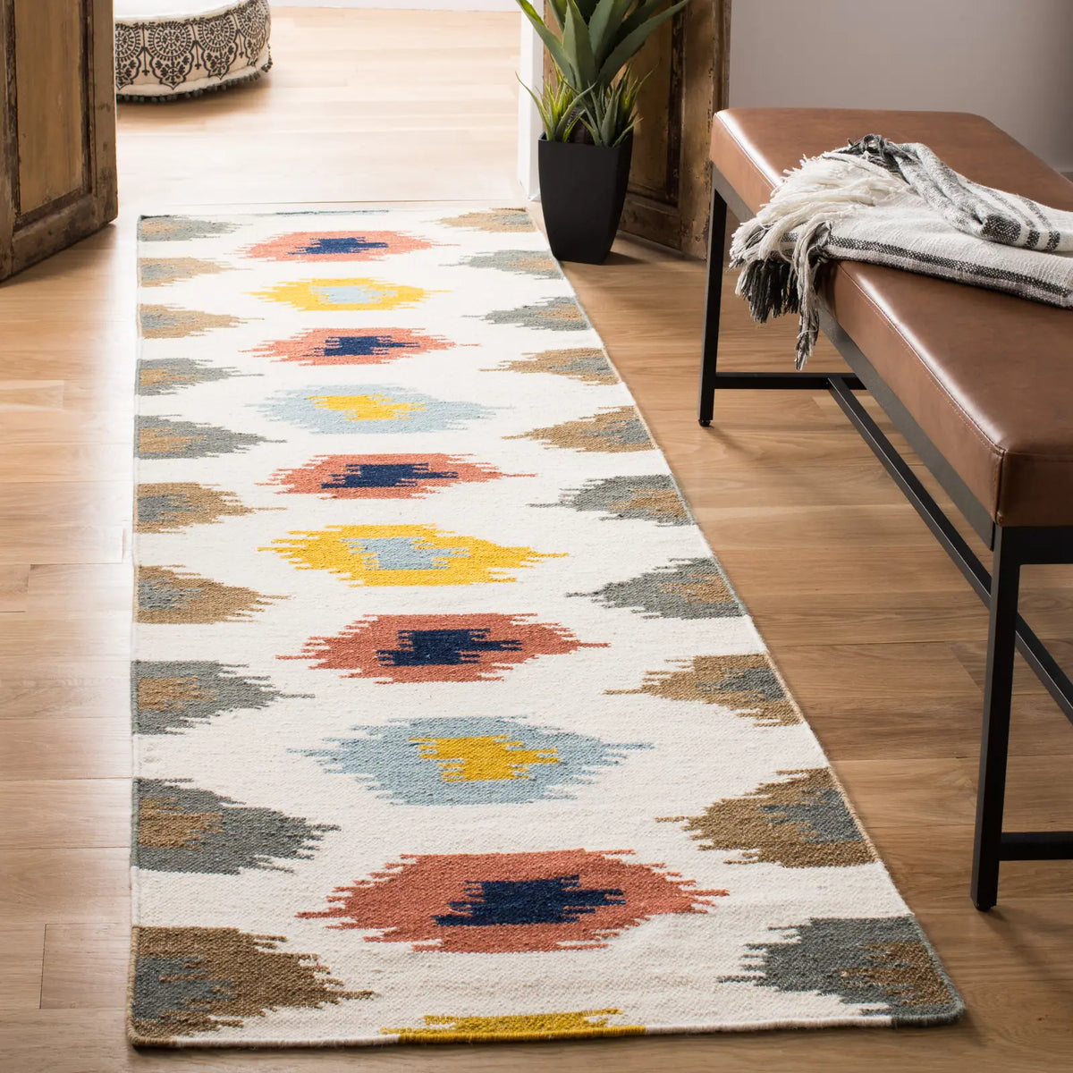 Safavieh Dhurries 2'-6" x 8'-0" Rug in Ivory / Multi