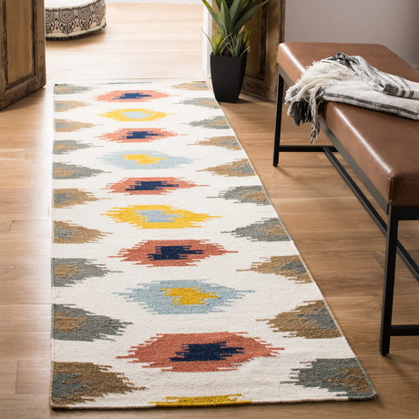 Safavieh Dhurries 2'-6" x 8'-0" Rug in Ivory / Multi