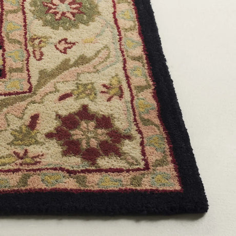 Safavieh Antiquity 4'-0" x 6'-0" Rug in Black
