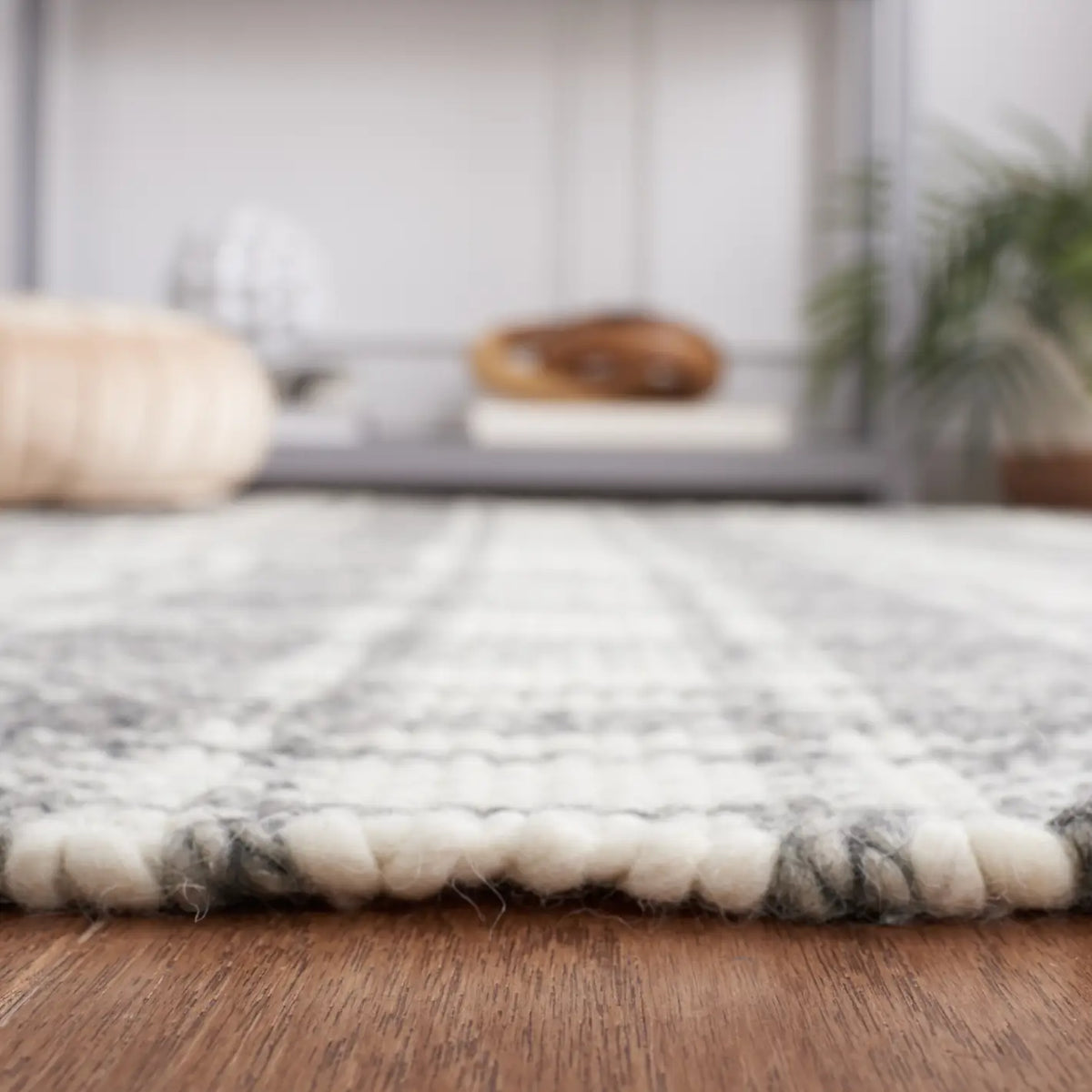 Safavieh Natura 5'-0" x 8'-0" Rug in Grey / Ivory