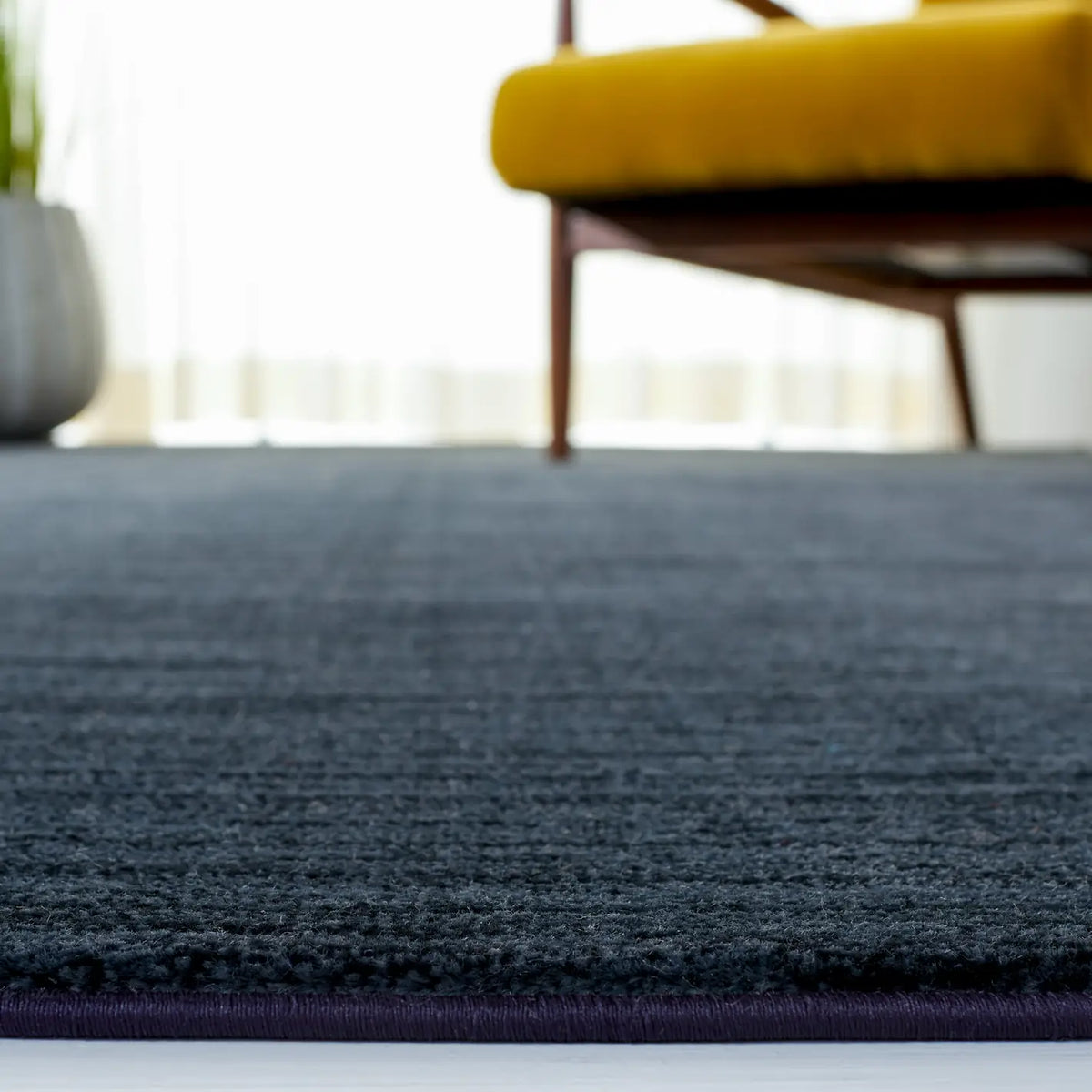 Safavieh Vision 4'-0" x 6'-0" Rug in Black