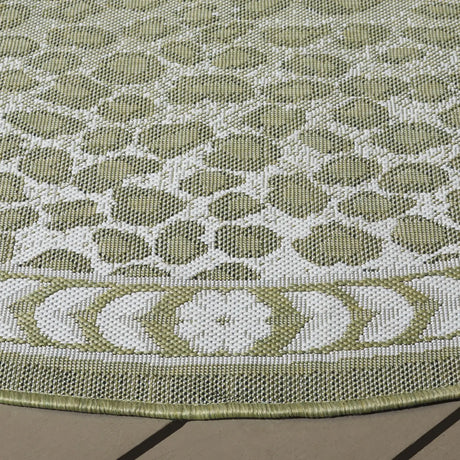 Safavieh Courtyard 6'-7" x 6'-7" Rug in Light Green / Ivory