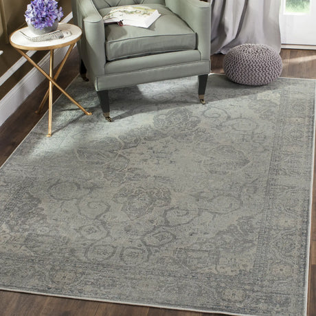Safavieh Vintage 4'-0" x 5'-7" Rug in Silver