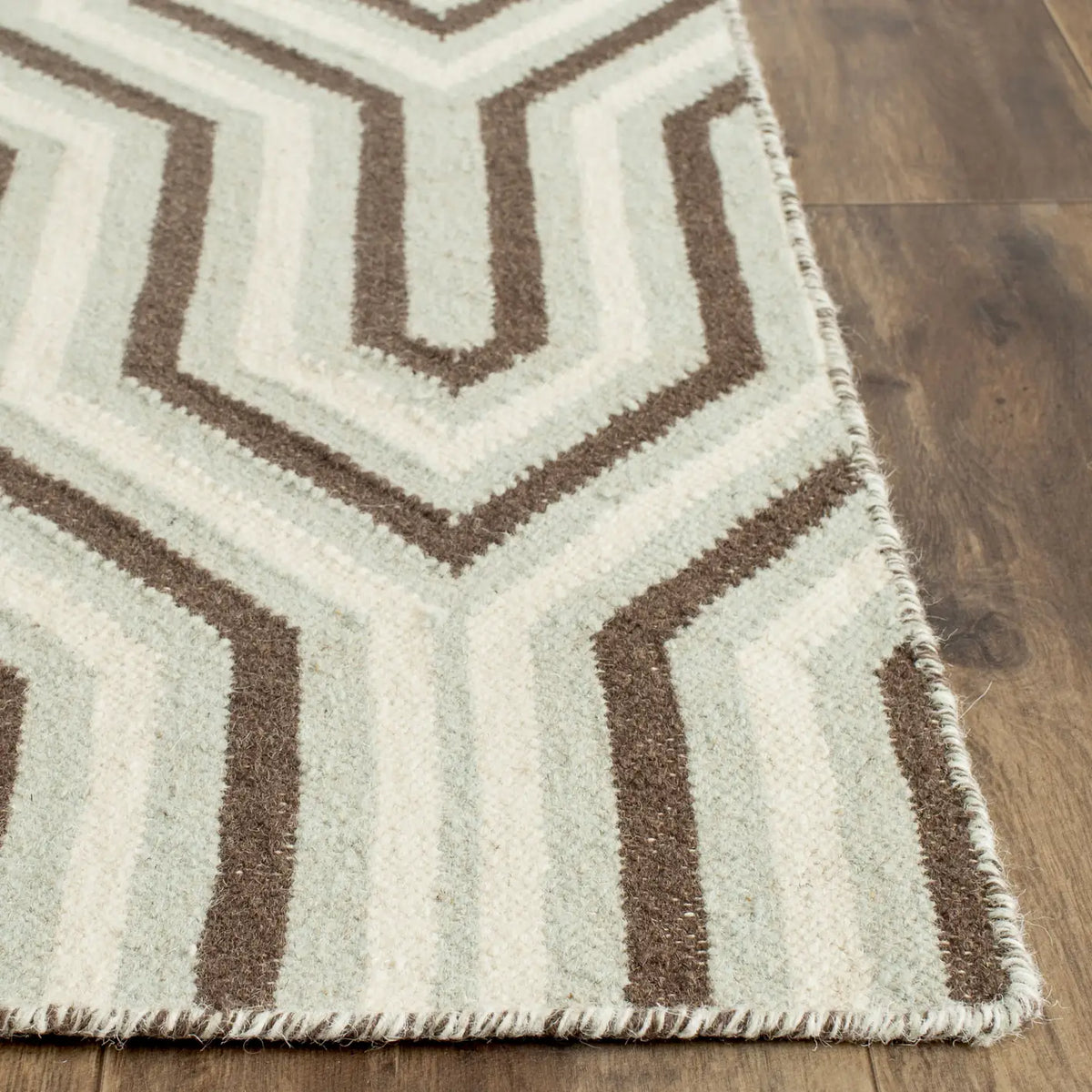 Safavieh Dhurries 4'-0" x 6'-0" Rug in Grey / Multi