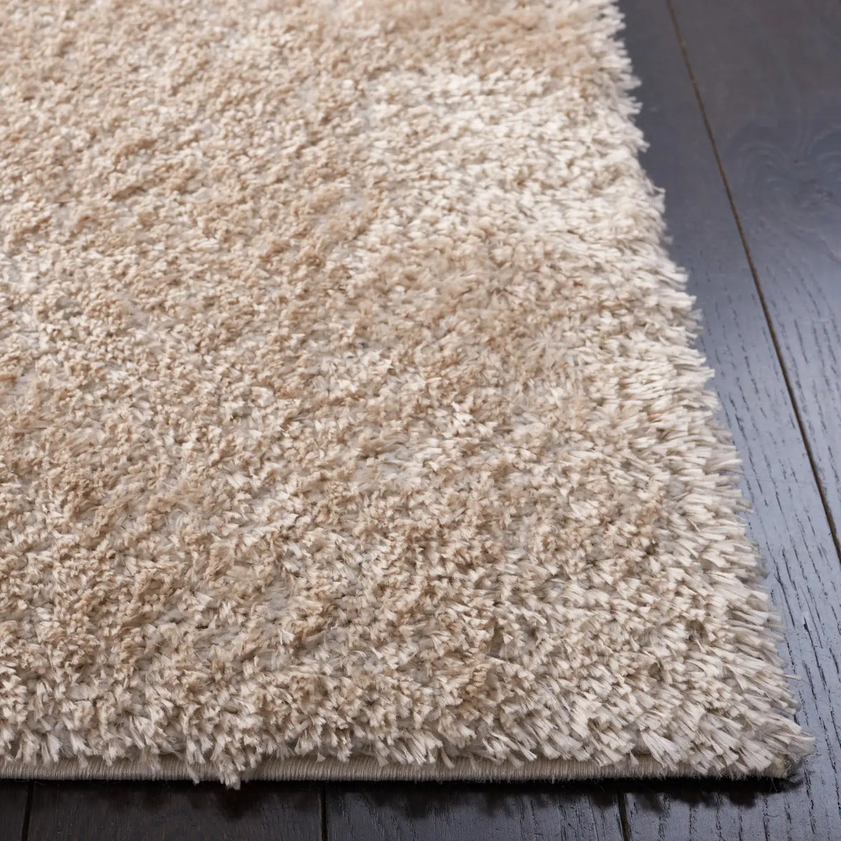 Safavieh Tahoe Shag 4'-0" x 6'-0" Rug in Beige