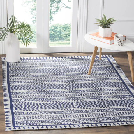 Safavieh Cedar Brook 4'-0" x 6'-0" Rug in Blue
