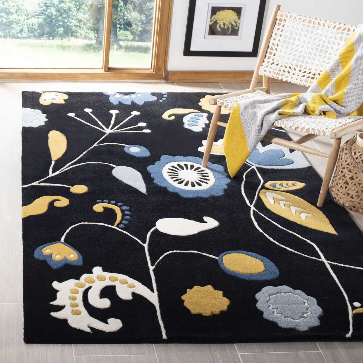 Safavieh Soho 3'-6" x 5'-6" Rug in Black / Multi