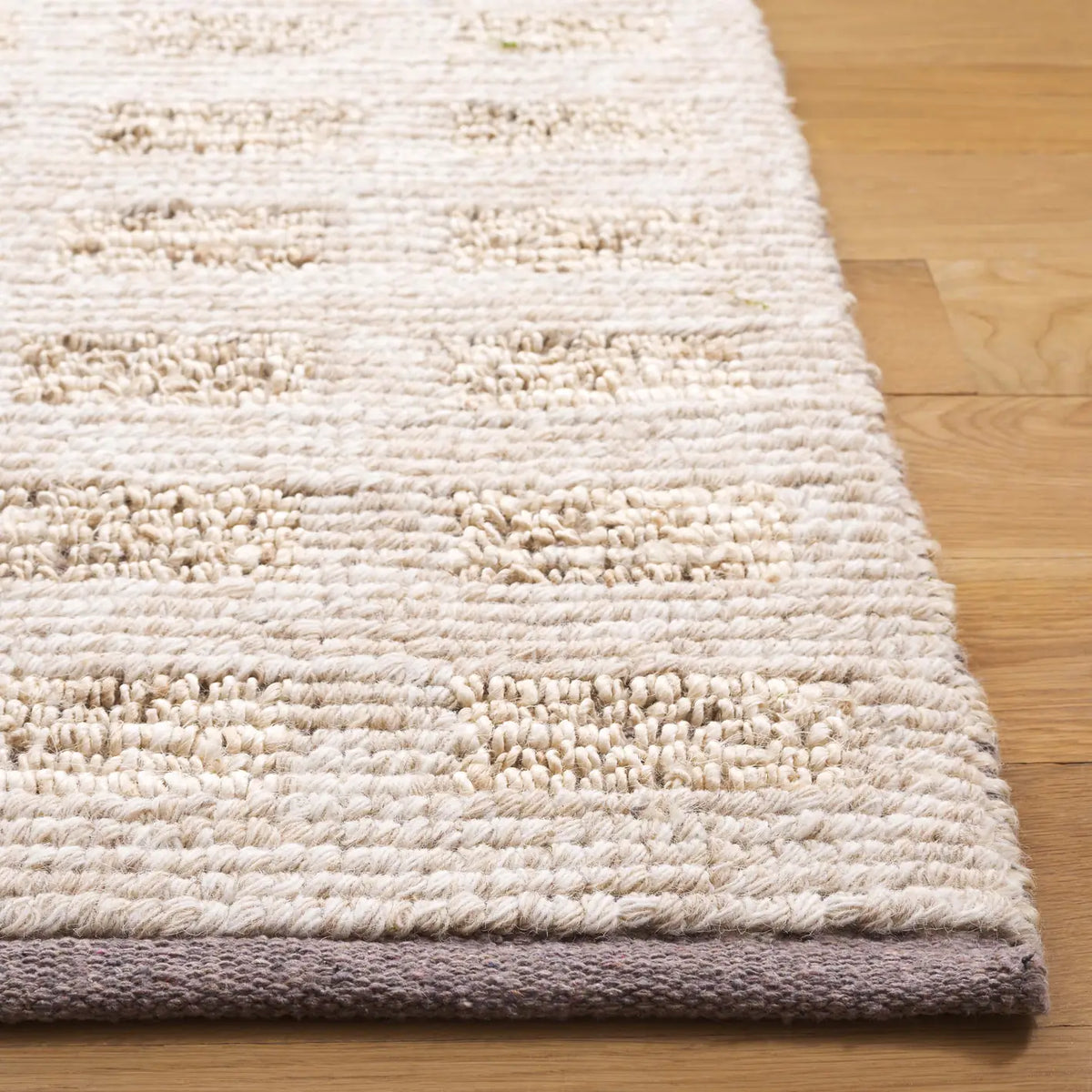 Safavieh Natura 4'-0" x 6'-0" Rug in Beige