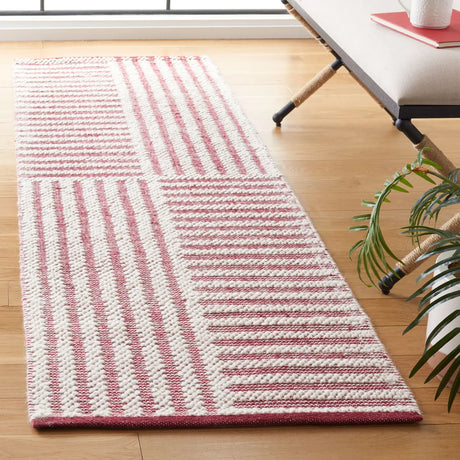 Safavieh Natura 2'-3" x 8'-0" Rug in Ivory / Red