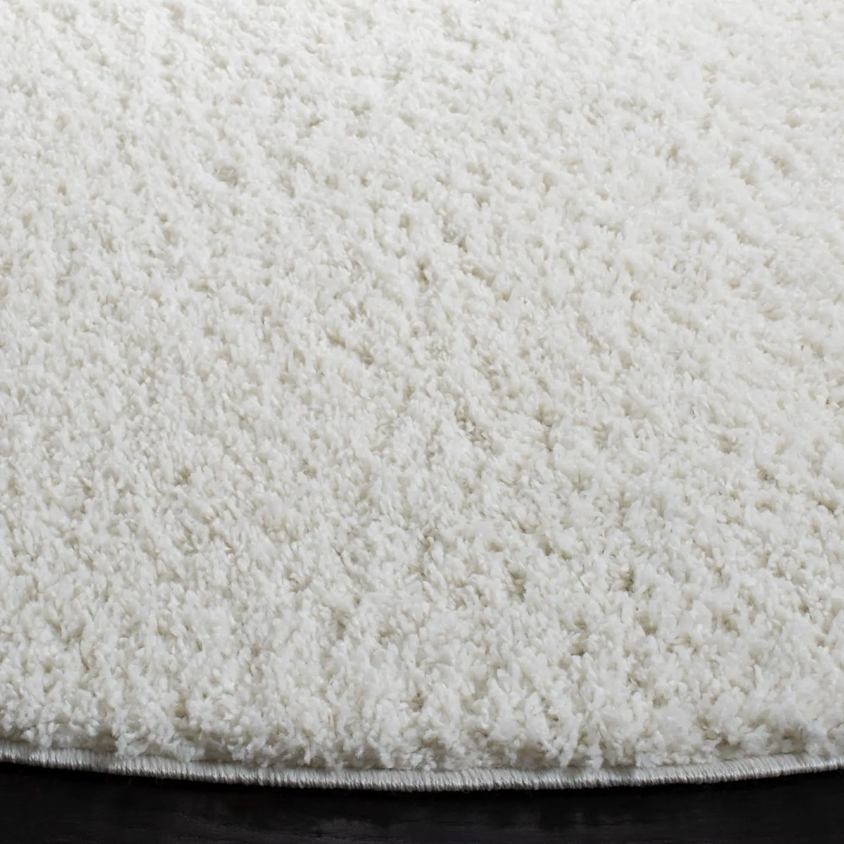 Safavieh August Shag 500 6'-7" x 6'-7" Rug in Ivory