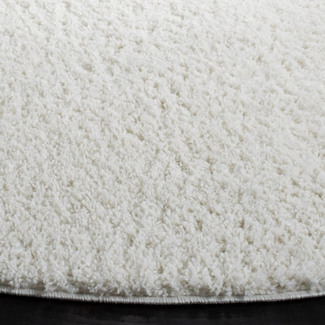 Safavieh August Shag 500 6'-7" x 6'-7" Rug in Ivory