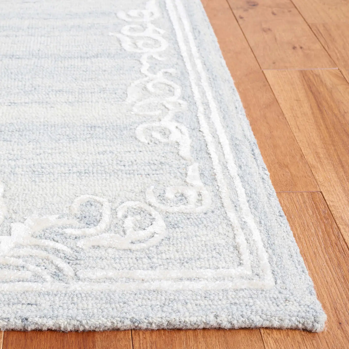 Safavieh Glamour 4'-0" x 6'-0" Rug in Silver / Ivory