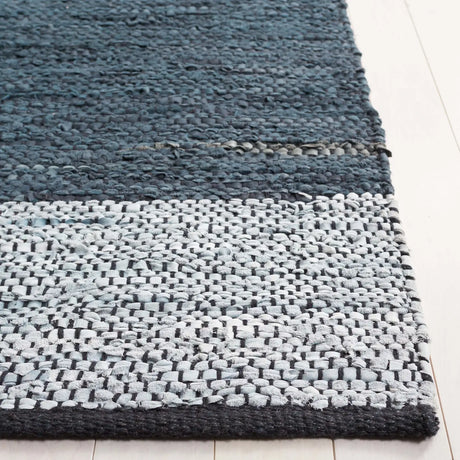 Safavieh Vintage Leather 4'-0" x 6'-0" Rug in Grey / Silver