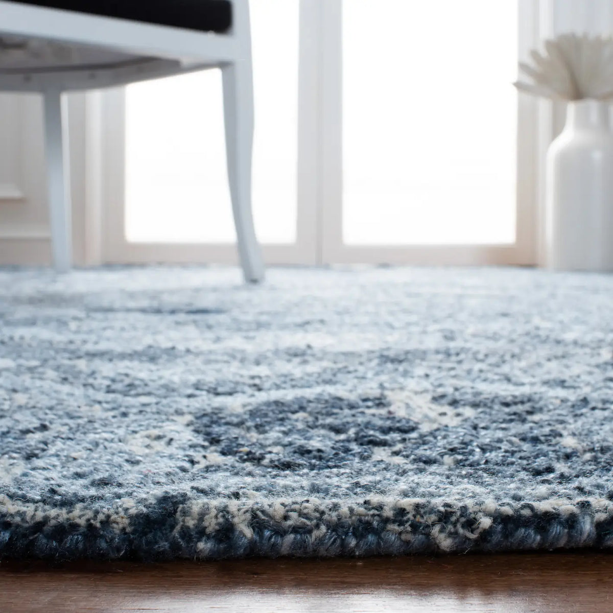 Safavieh Marquee 4'-0" x 6'-0" Rug in Blue / Grey