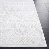Safavieh Hanna 4'-0" x 6'-0" Rug in Ivory / Light Grey