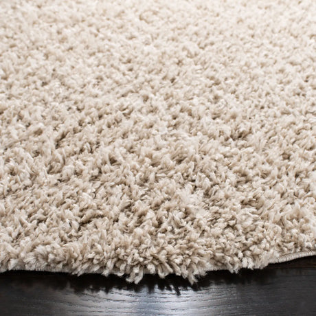 Safavieh August Shag 6'-7" x 6'-7" Rug in Beige