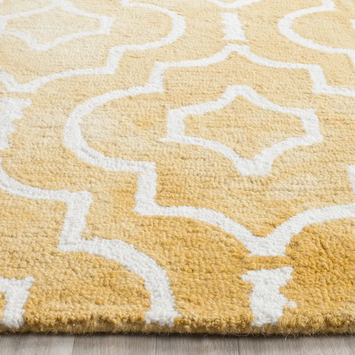 Safavieh Dip Dye 6'-0" x 9'-0" Rug in Gold / Ivory