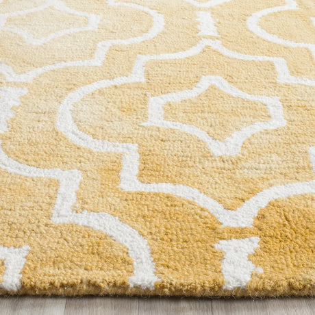 Safavieh Dip Dye 6'-0" x 9'-0" Rug in Gold / Ivory