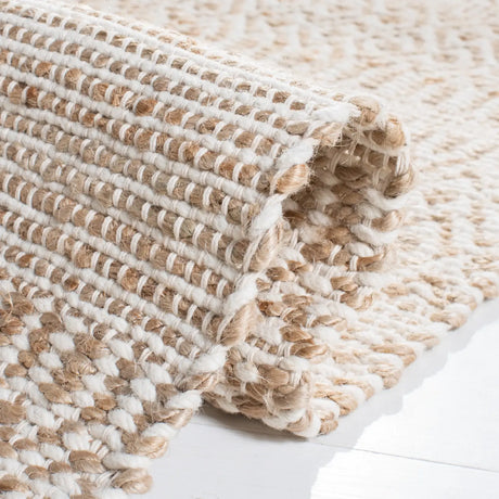 Safavieh Natural Fiber 4'-0" x 6'-0" Rug in Natural / Ivory