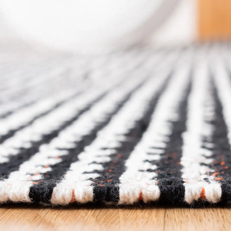 Safavieh Montauk 5'-0" x 8'-0" Rug in Orange / Multi