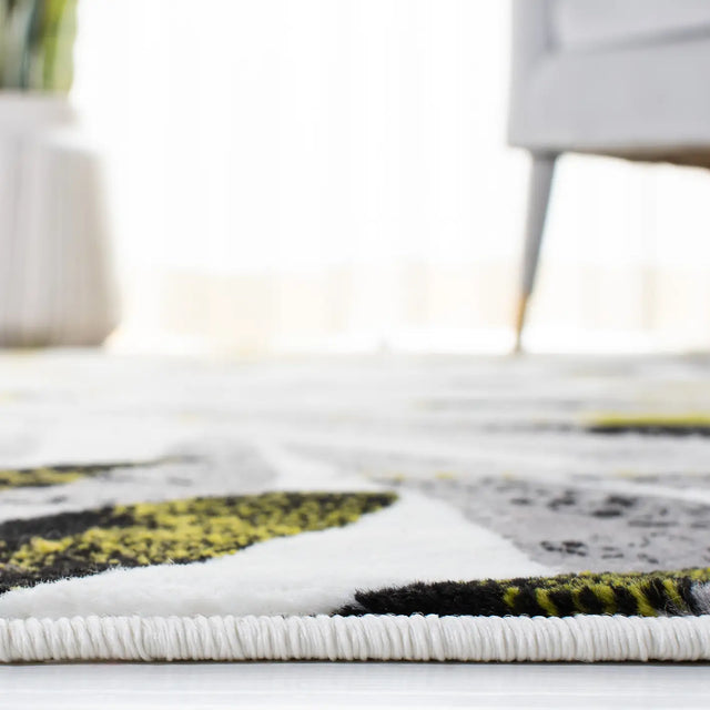 Safavieh Skyler 4'-0" x 6'-0" Rug in Black / Green