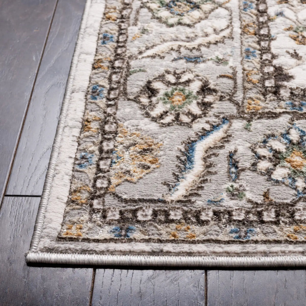 Safavieh Bel Air 4'-5" x 6'-5" Rug in Beige / Grey