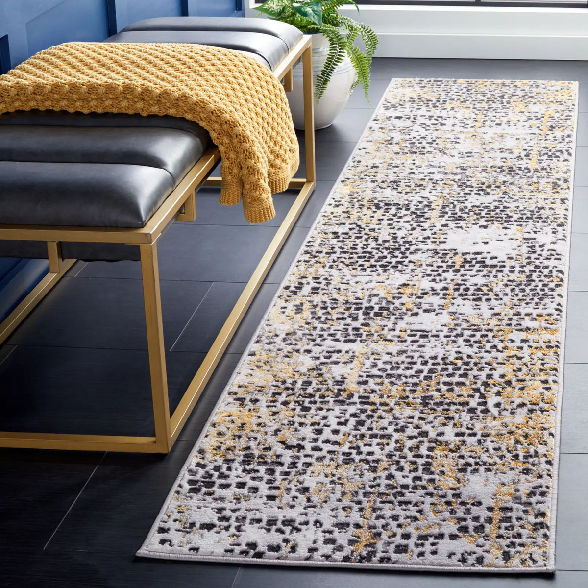 Safavieh Amelia 2'-0" x 8'-0" Rug in Charcoal / Gold