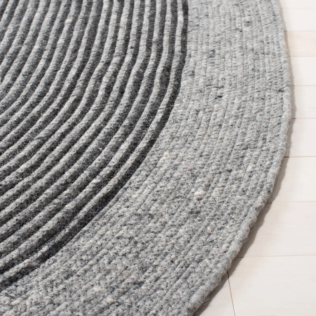 Safavieh Braided 5'-0" x 7'-0" Rug in Grey / Black