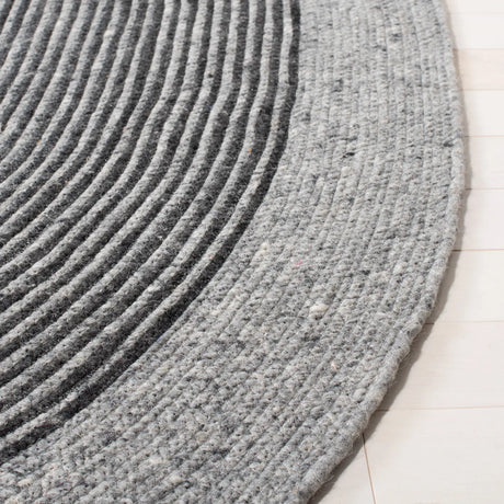 Safavieh Braided 5'-0" x 7'-0" Rug in Grey / Black