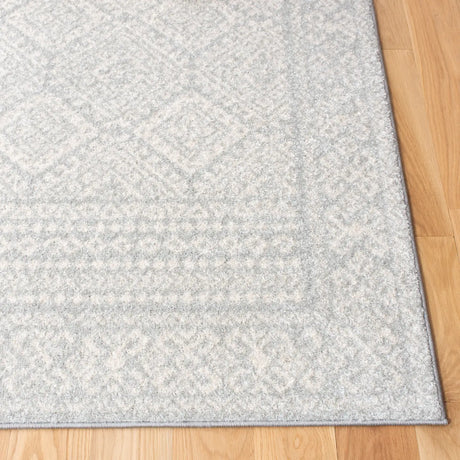 Safavieh Tulum 4'-0" x 6'-0" Rug in Light Grey / Ivory