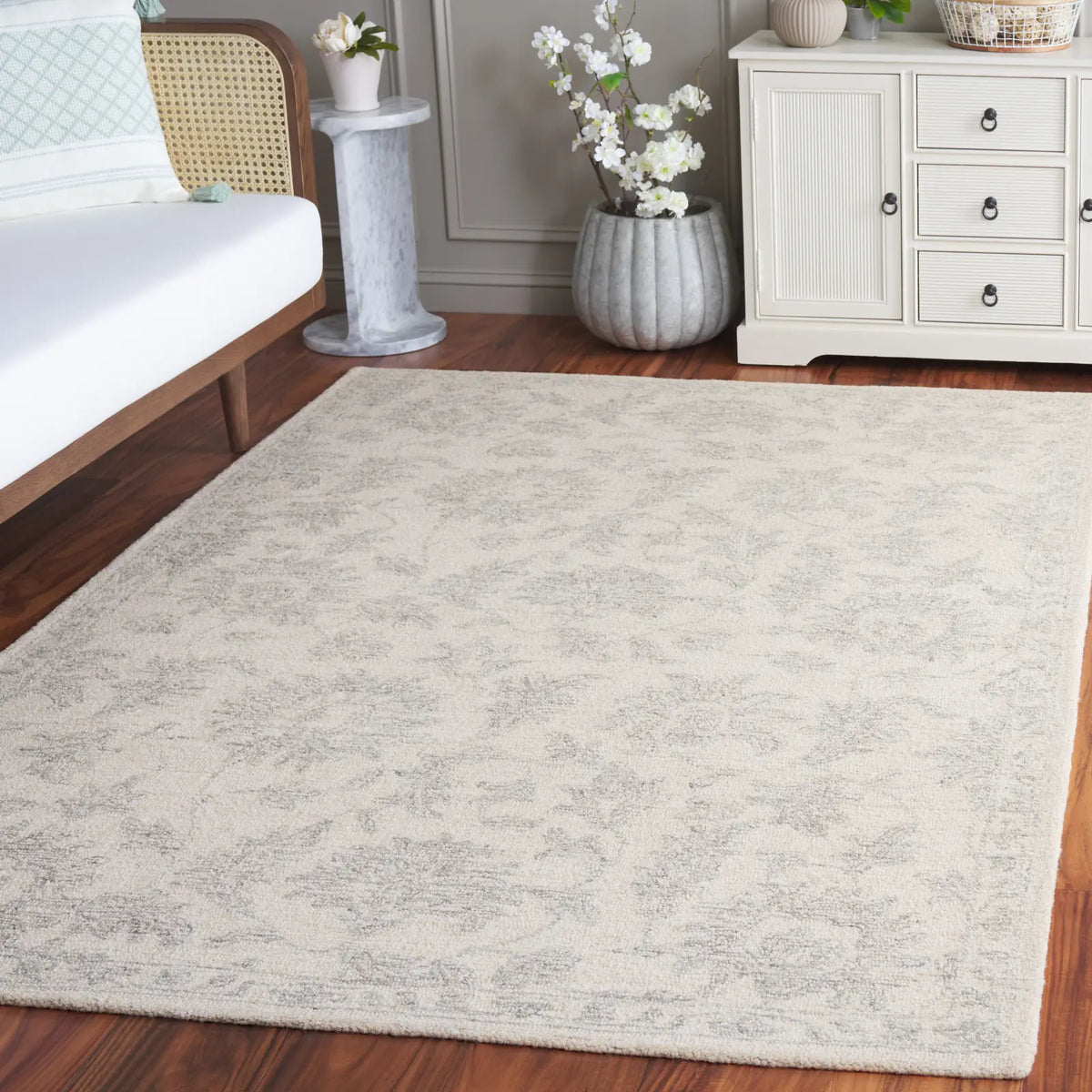 Safavieh Ebony 4'-0" x 6'-0" Rug in Ivory / Grey
