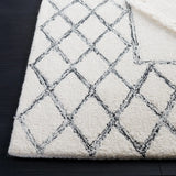 Safavieh Casablanca 4'-0" x 6'-0" Rug in Ivory / Black