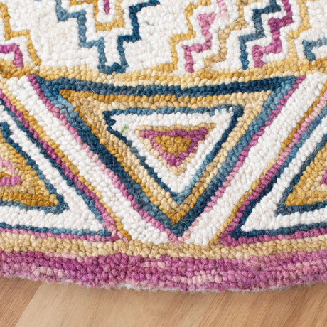Safavieh Aspen 7'-0" x 7'-0" Rug in Ivory / Rust