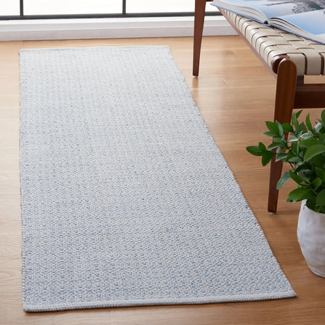 Safavieh Montauk 2'-3" x 7'-0" Rug in Ivory / Light Blue