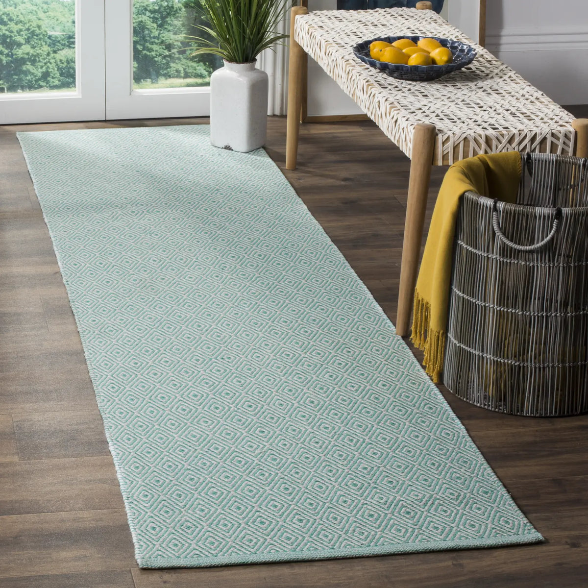 Safavieh Montauk 2'-3" x 6'-0" Rug in Ivory / Aqua