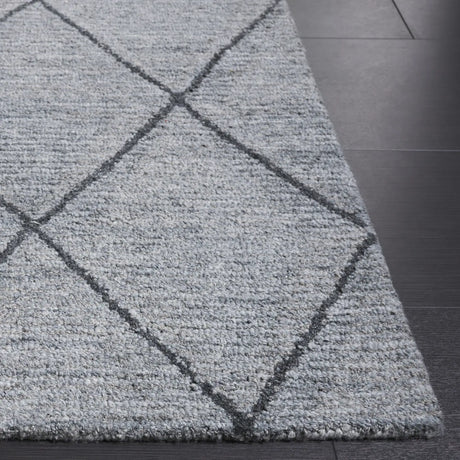 Safavieh Metro 4'-0" x 6'-0" Rug in Grey / Charcoal