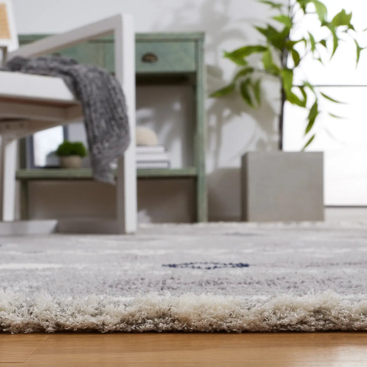 Safavieh Marrakesh 4'-0" x 6'-0" Rug in Grey / Light Grey
