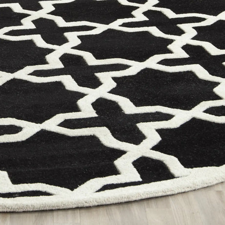 Safavieh Chatham 7'-0" x 7'-0" Rug in Black / Ivory