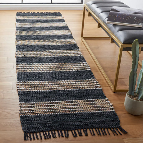Safavieh Vintage Leather 2'-3" x 9'-0" Rug in Black / Natural