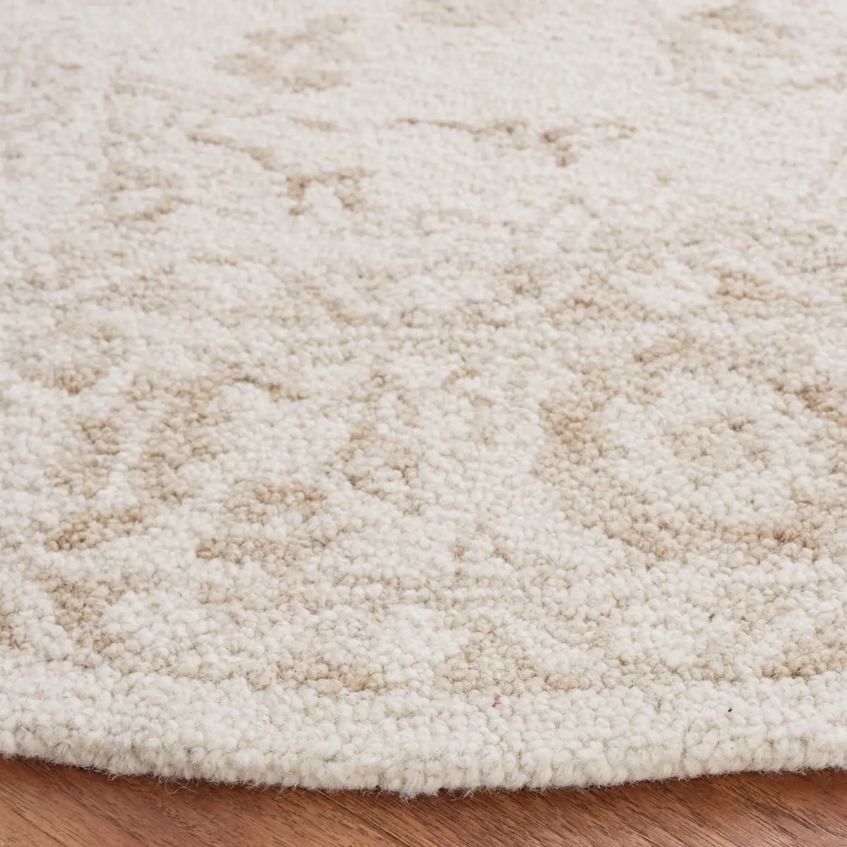 Safavieh Metro 6'-0" x 6'-0" Rug in Beige / Ivory