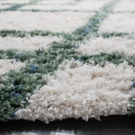 Safavieh Berber Shag 200 6'-7" x 6'-7" Rug in Ivory / Green
