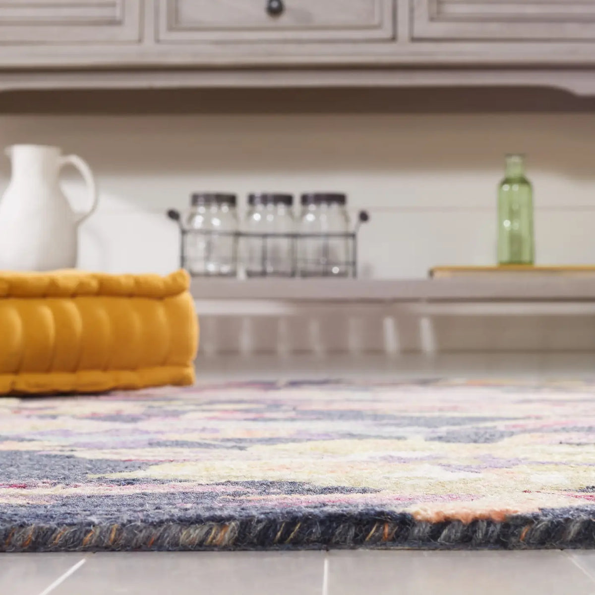 Safavieh Blossom 4'-0" x 6'-0" Rug in Charcoal / Plum